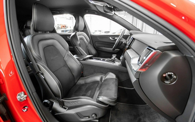 Volvo XC 60 cena 153500 przebieg: 66593, rok produkcji 2018 z Grójec małe 781